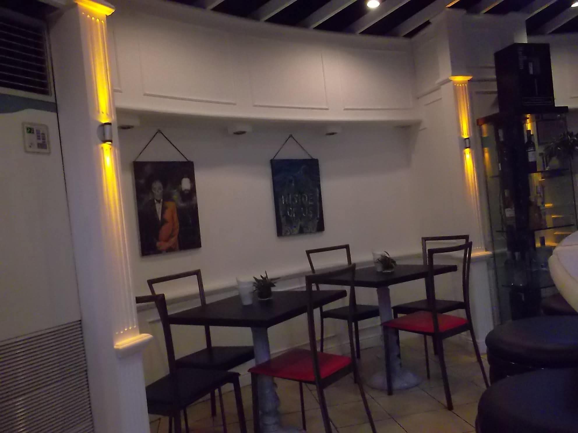 Café Escudero dining room seating